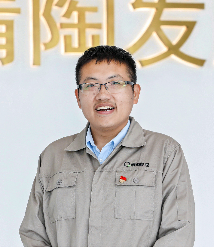 清陶(昆山)能源發展股份有限公司 聯合創始人/總經理 李崢 清陶(昆山)能源發展股份有限公司 聯合創始人/總經理 李崢