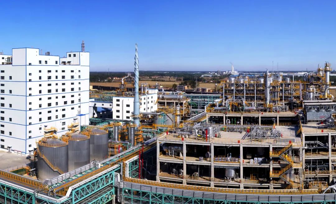 華魯集團(tuán)30萬噸新能源汽車鋰電池電解液碳酸二甲酯項(xiàng)目已投產(chǎn)