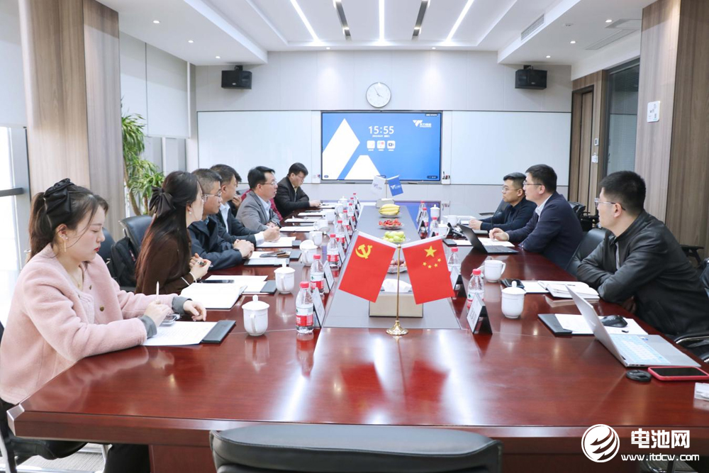 中國電池新能源產業(yè)鏈調研團一行參觀考察天力鋰能