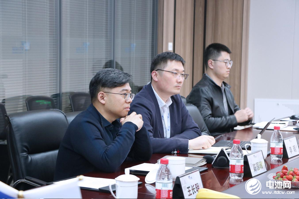 中國電池新能源產業(yè)鏈調研團一行參觀考察天力鋰能