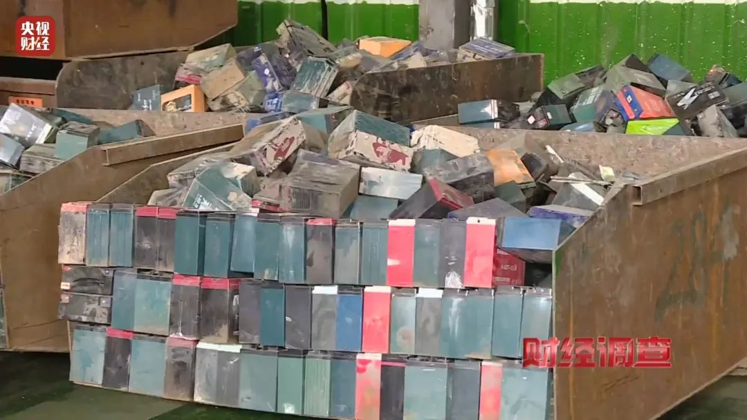 巨大安全隱患!“三無”鋰電池黑作坊,竟藏身居民樓!記者調查現場,突然起火→ 巨大安全隱患!“三無”鋰電池黑作坊,竟藏身居民樓!記者調查現場,突然起火→