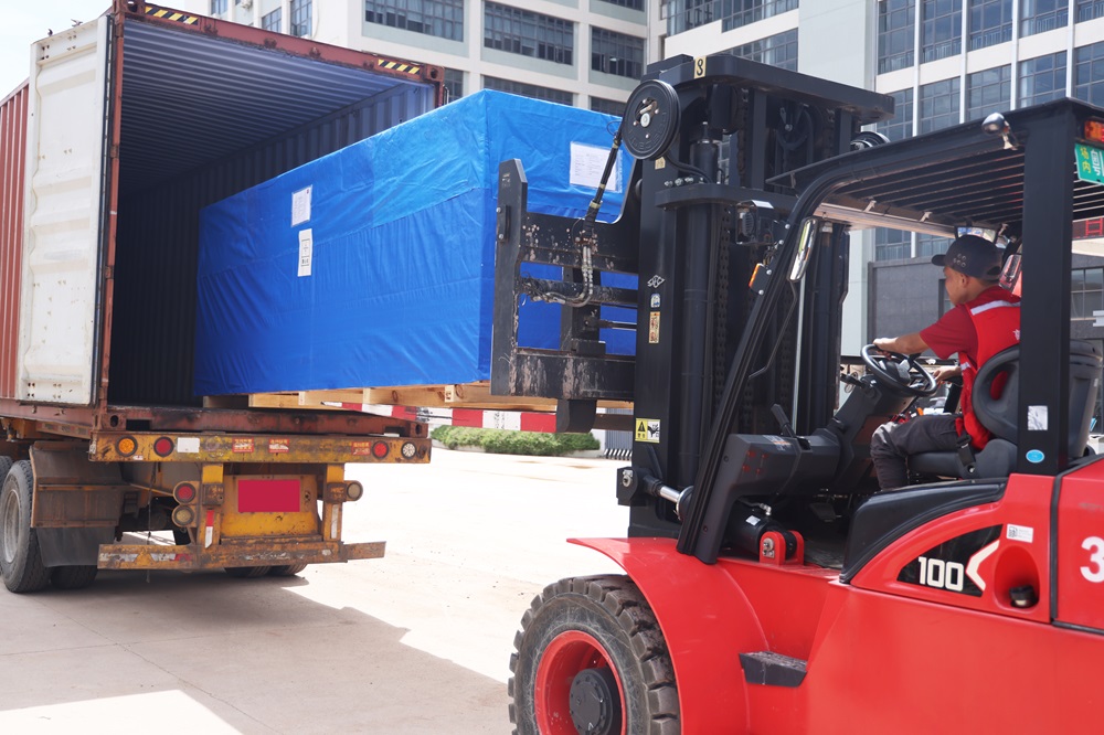 利元亨歐標(biāo)高端注液機(jī)出貨法國(guó) 助力提高電池性能與安全 利元亨歐標(biāo)高端注液機(jī)出貨法國(guó) 助力提高電池性能與安全