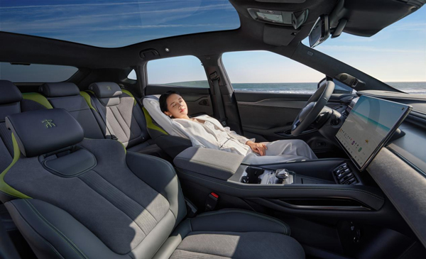 獵裝市場太卷了！增配不加價！2025款宋L EV 18.98萬元起