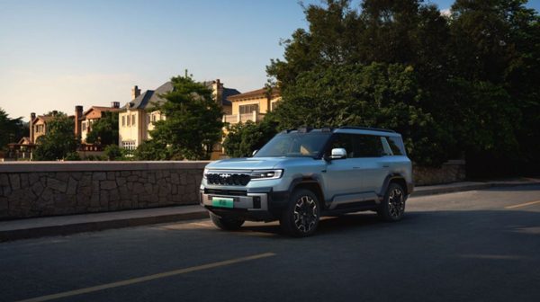 國貨旗艦來了！比亞迪華為聯合發布方程豹 豹8上市，售價37.98萬元起