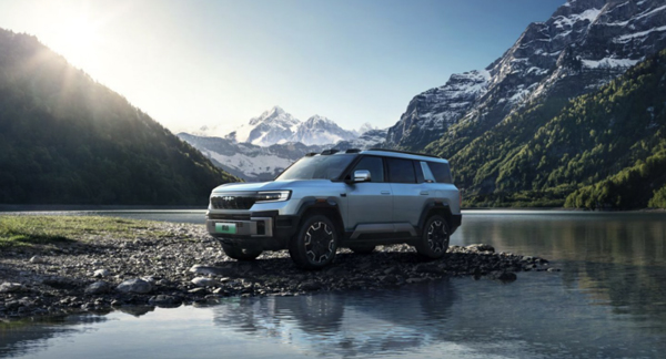 國貨旗艦來了！比亞迪華為聯合發布方程豹 豹8上市，售價37.98萬元起