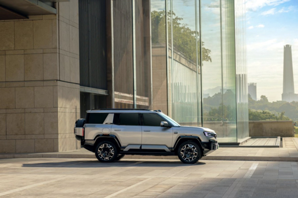 國貨旗艦來了！比亞迪華為聯合發布方程豹 豹8上市，售價37.98萬元起