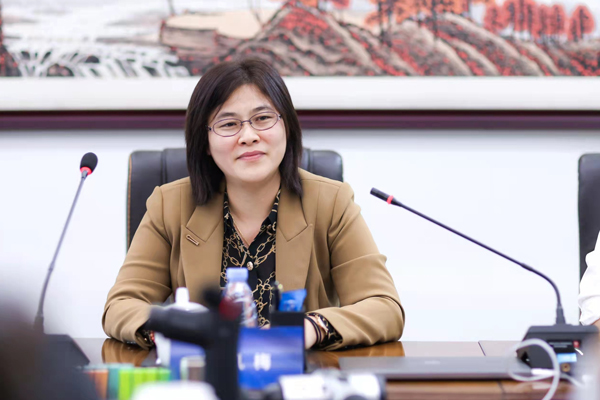 比克電池李鳳梅：祝愿全行業同仁向“芯”而行，順“芯”如意！