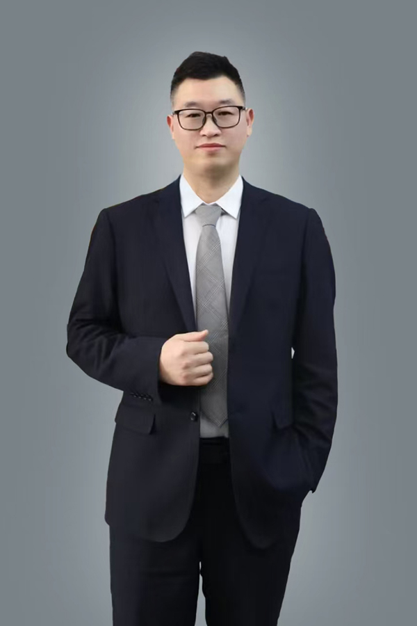 瑞浦蘭鈞能源股份有限公司 總裁/商用車事業部總經理 黃炳輝 瑞浦蘭鈞能源股份有限公司 總裁/商用車事業部總經理 黃炳輝