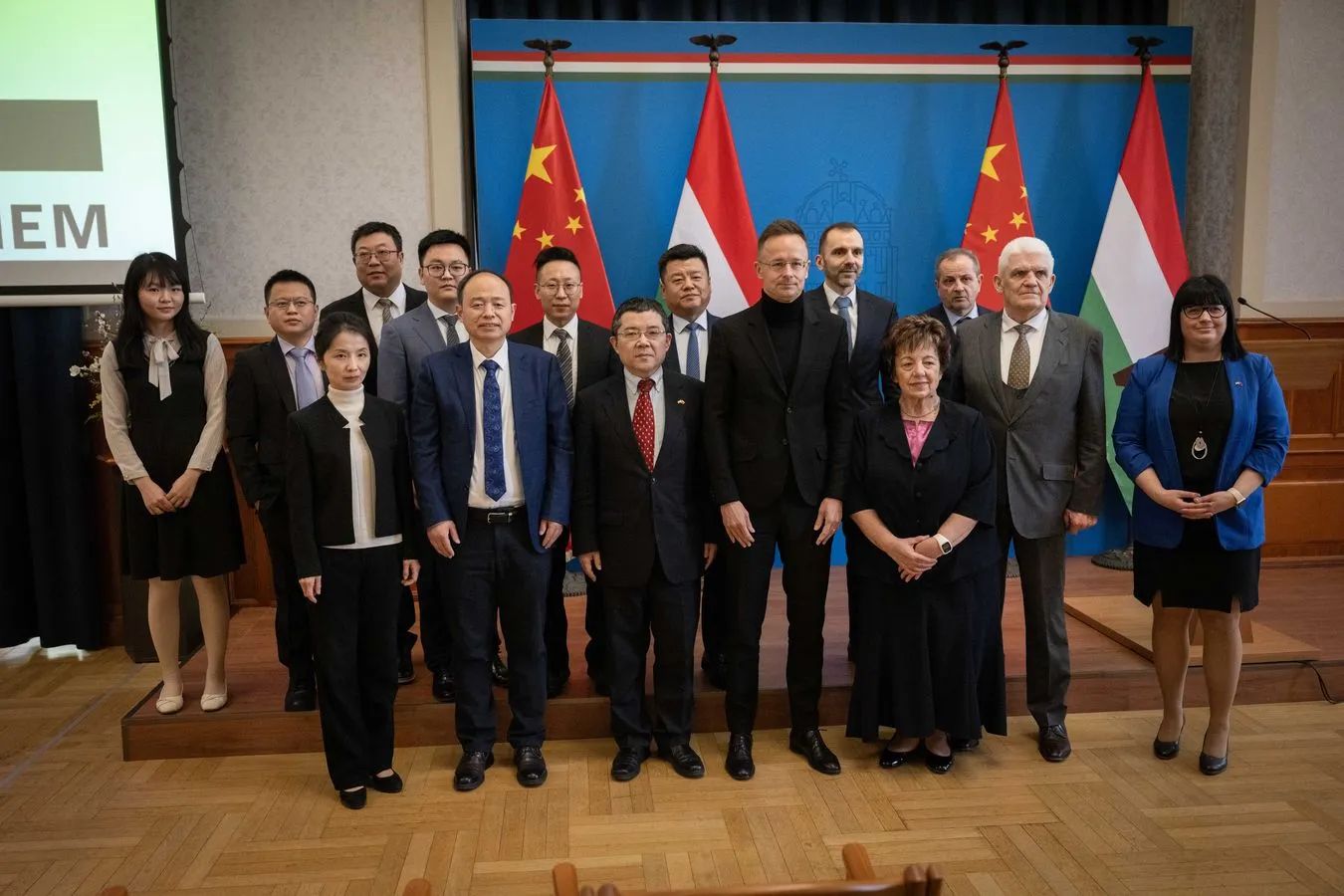 投資400億福林！昆侖新材首個海外投資項目落地匈牙利