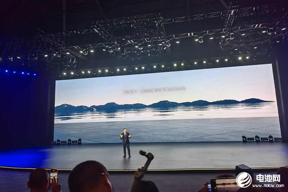 讓充電邁入“兆瓦時代”，比亞迪改寫新能源發展史？