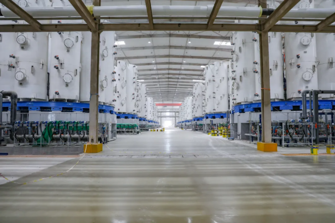 總投資超70億！中國鹽湖年產(chǎn)4萬噸基礎鋰鹽一體化項目試產(chǎn)