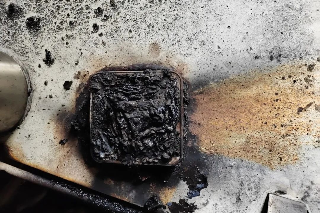 背后有“炸”!一周超160萬臺(tái)召回,為何充電寶變“充電爆”?